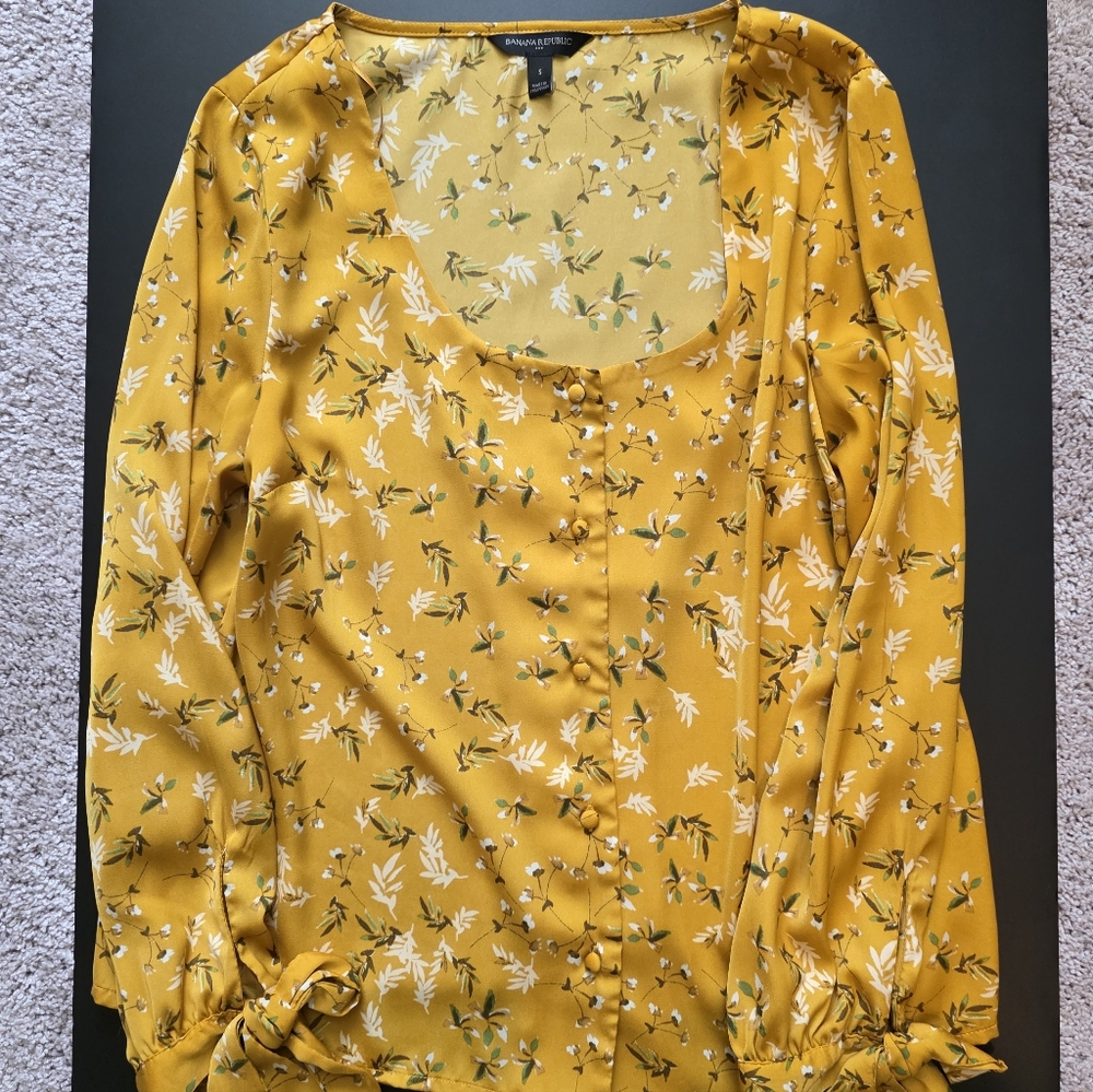 Banana Republic Factory Gold Buttoned Ruched Blouse